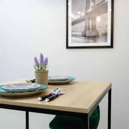 Ferienwohnung New Bazaar Modern App - The Nest Tirana Exterior foto