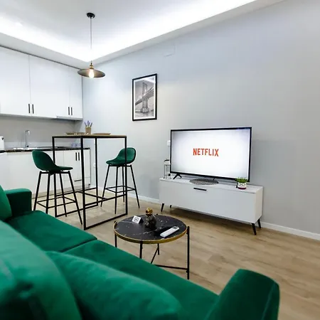 Ferienwohnung New Bazaar Modern App - The Nest Tirana Exterior foto